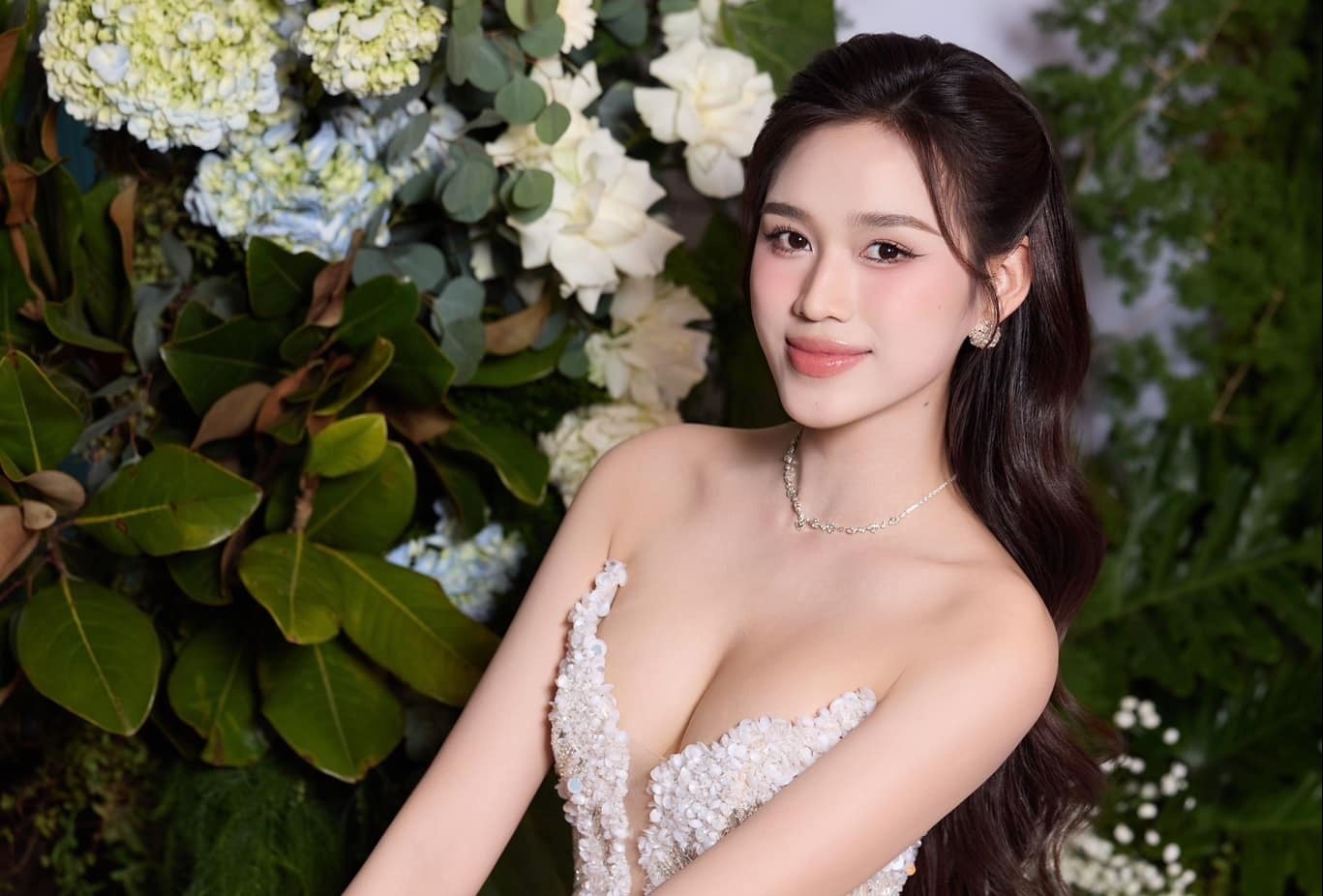 Do Thi Ha cuoi chong doanh nhan hinh anh