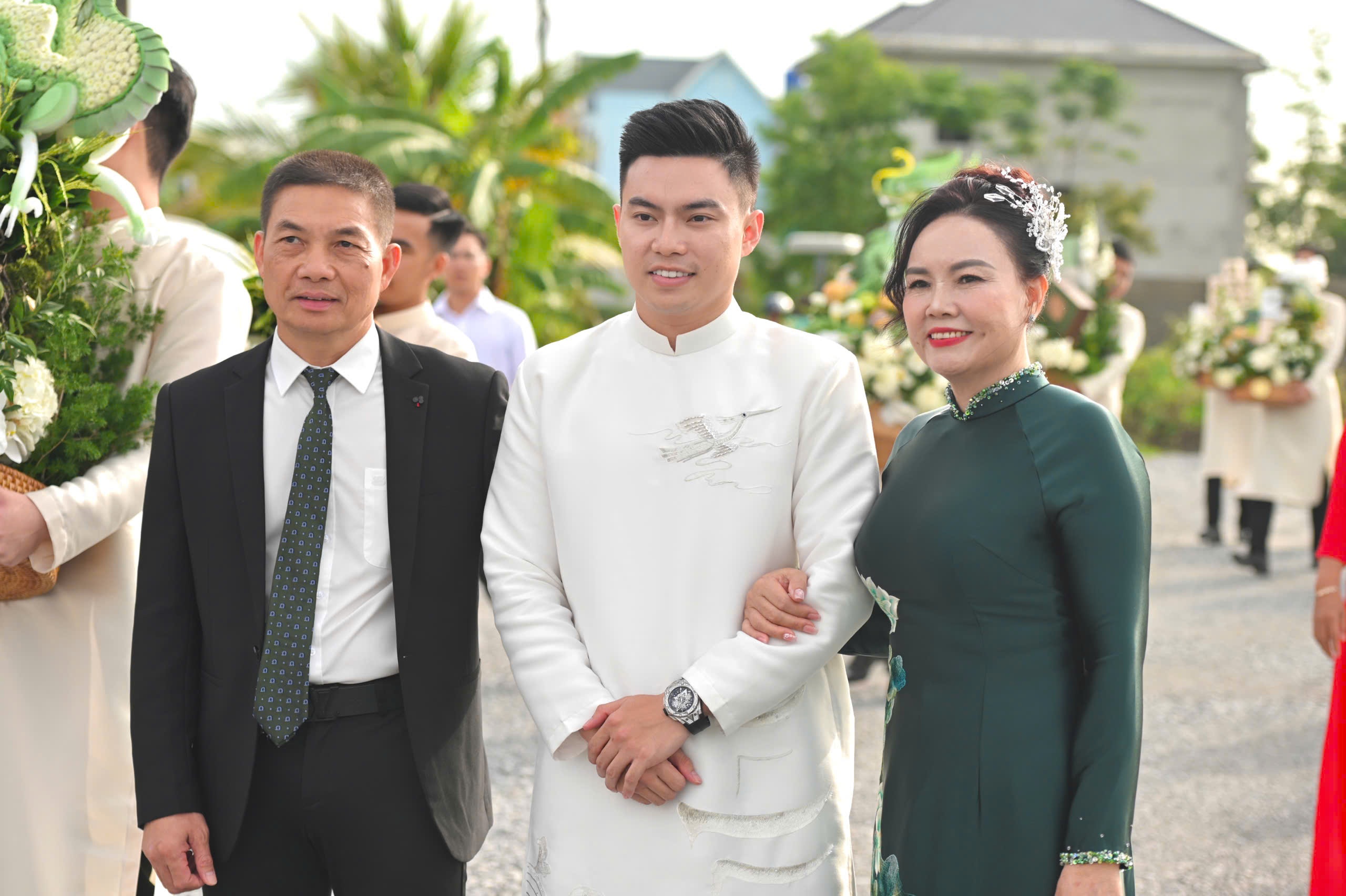 Bo chong Do Thi Ha: 'Toi biet on gia dinh da ga con gai' hinh anh