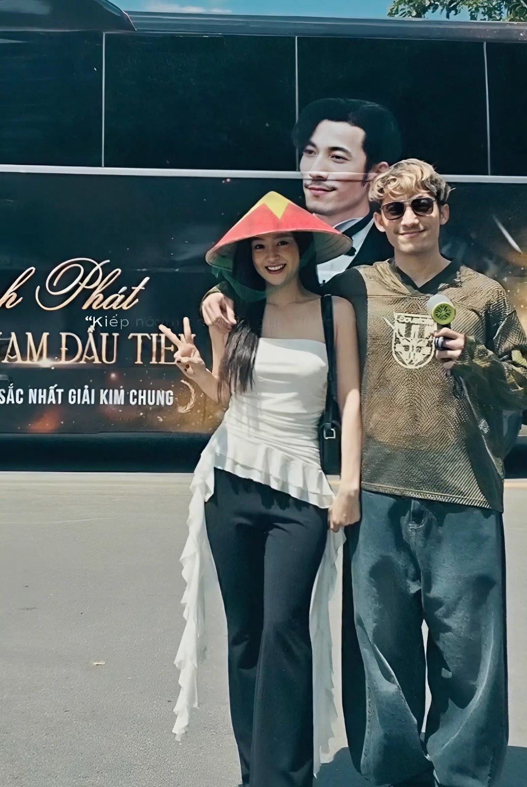 Bạn gái Liên Bỉnh Phát gây chú ý