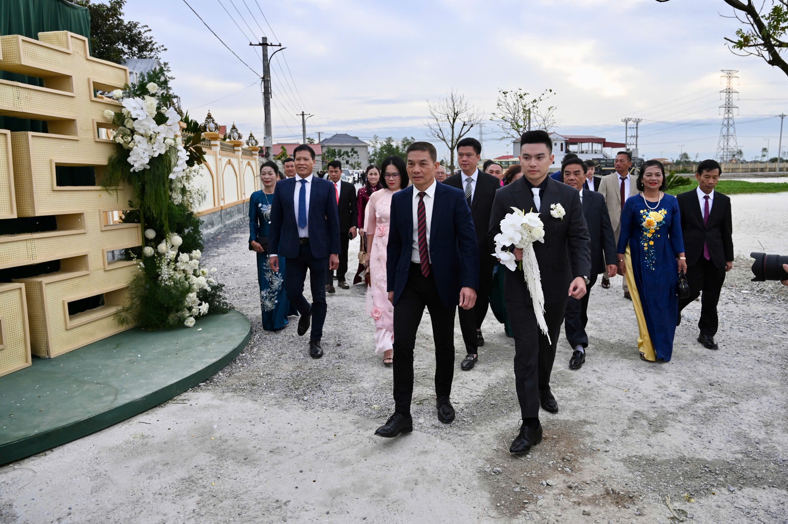 Chồng doanh nhân của Đỗ Thị Hà tới đón dâu ở Thanh Hóa