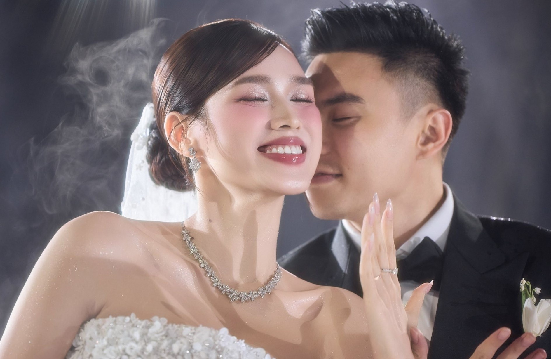Tiệc cưới hoành tráng của Đỗ Thị Hà và chồng thiếu gia