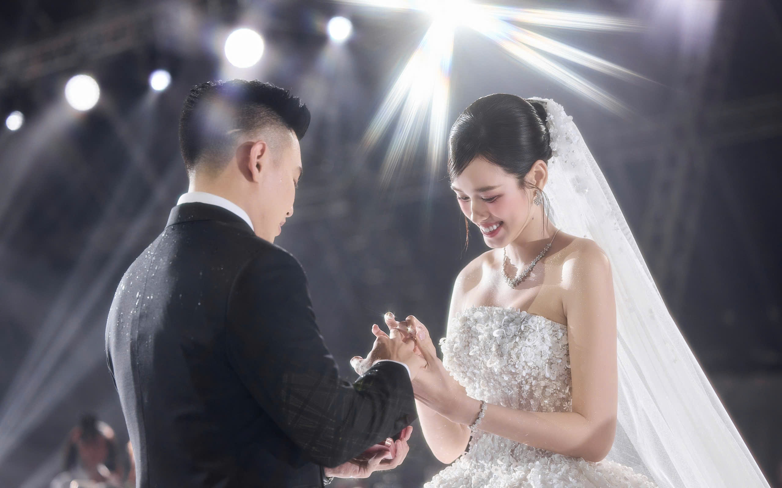 Tiệc cưới hoành tráng của Đỗ Thị Hà và chồng thiếu gia