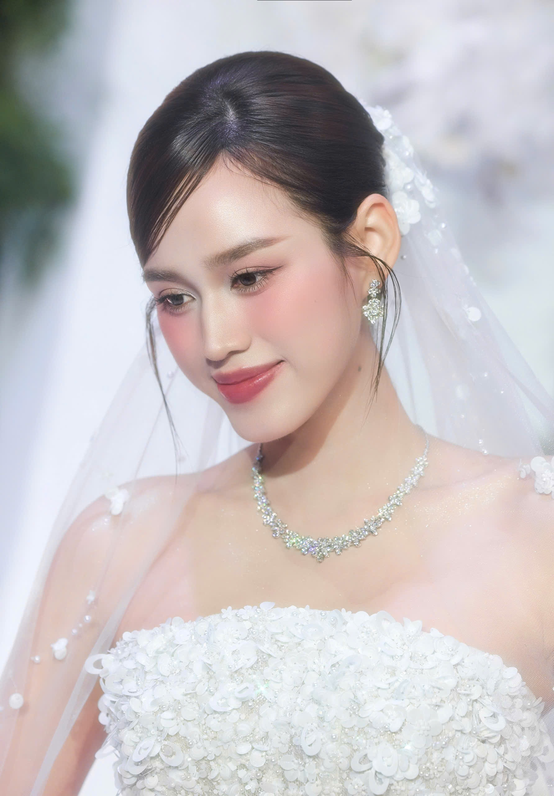 Tiệc cưới hoành tráng của Đỗ Thị Hà và chồng thiếu gia