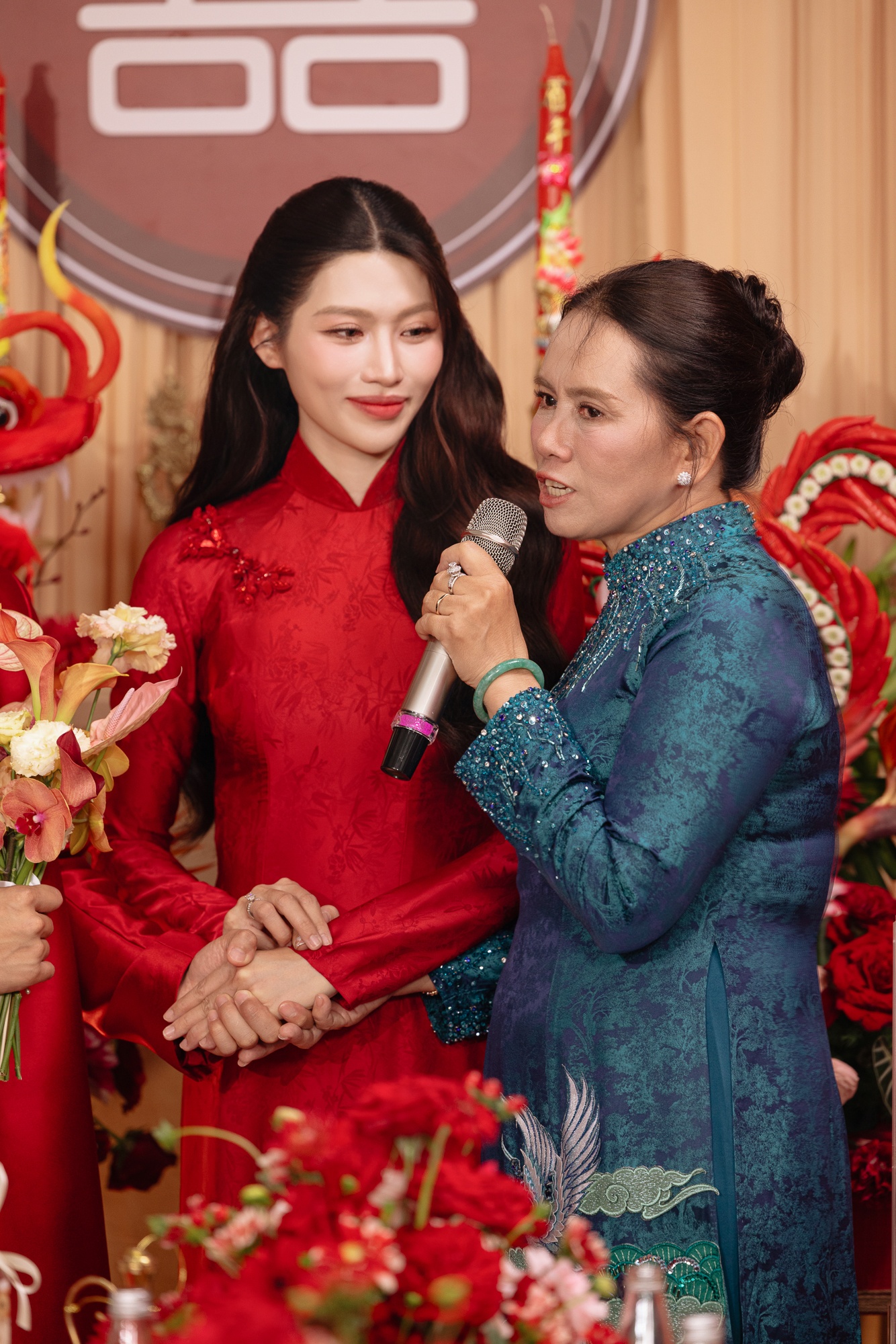 Dàn phù dâu toàn người đẹp của Chế Nguyễn Quỳnh Châu
