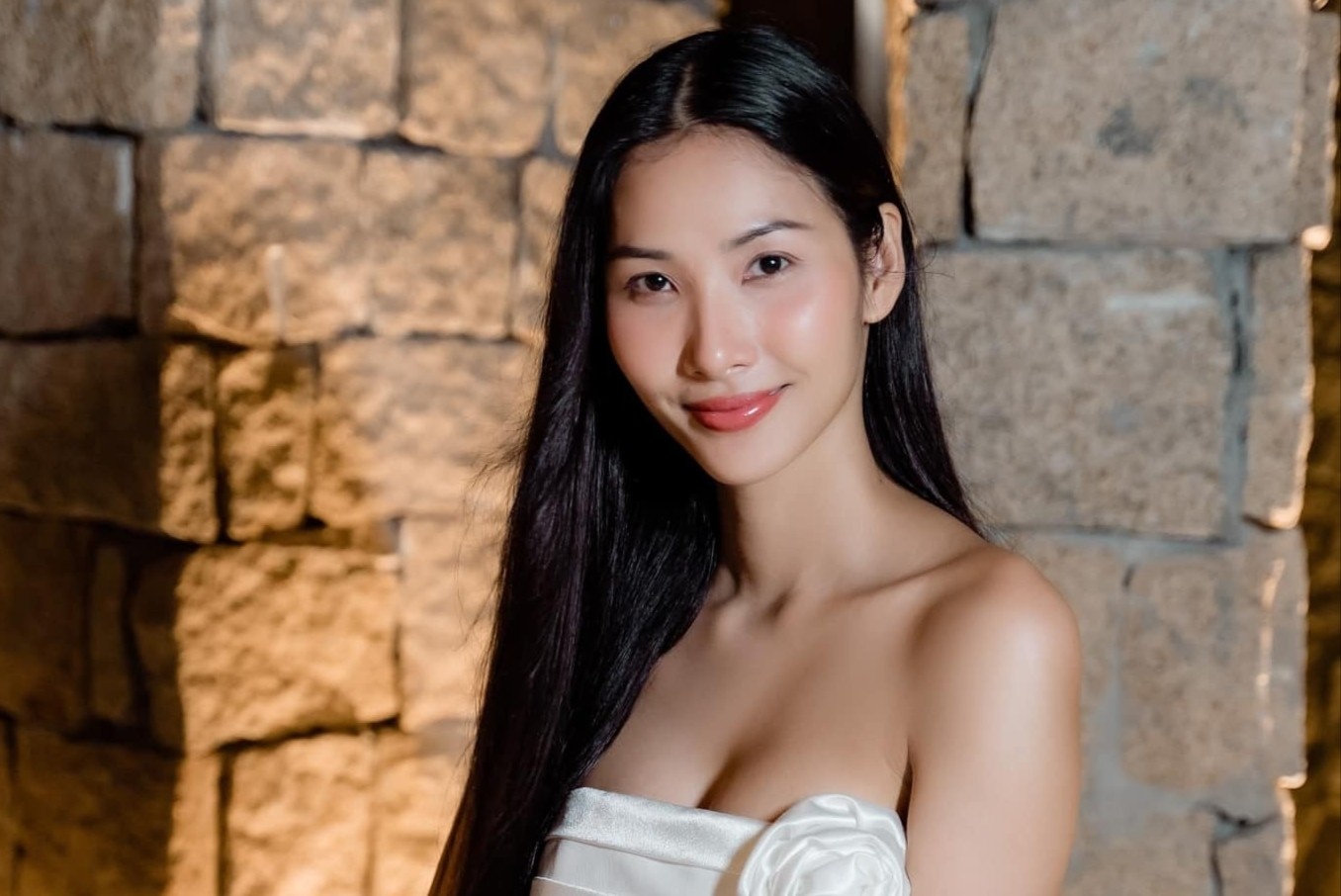 Le Thuy, Hoang Thuy gay chu y hinh anh