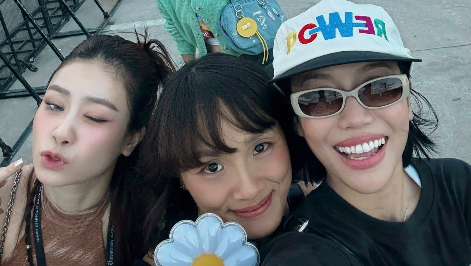 Dieu Nhi, Hau Hoang di xem concert G-Dragon o Hung Yen hinh anh