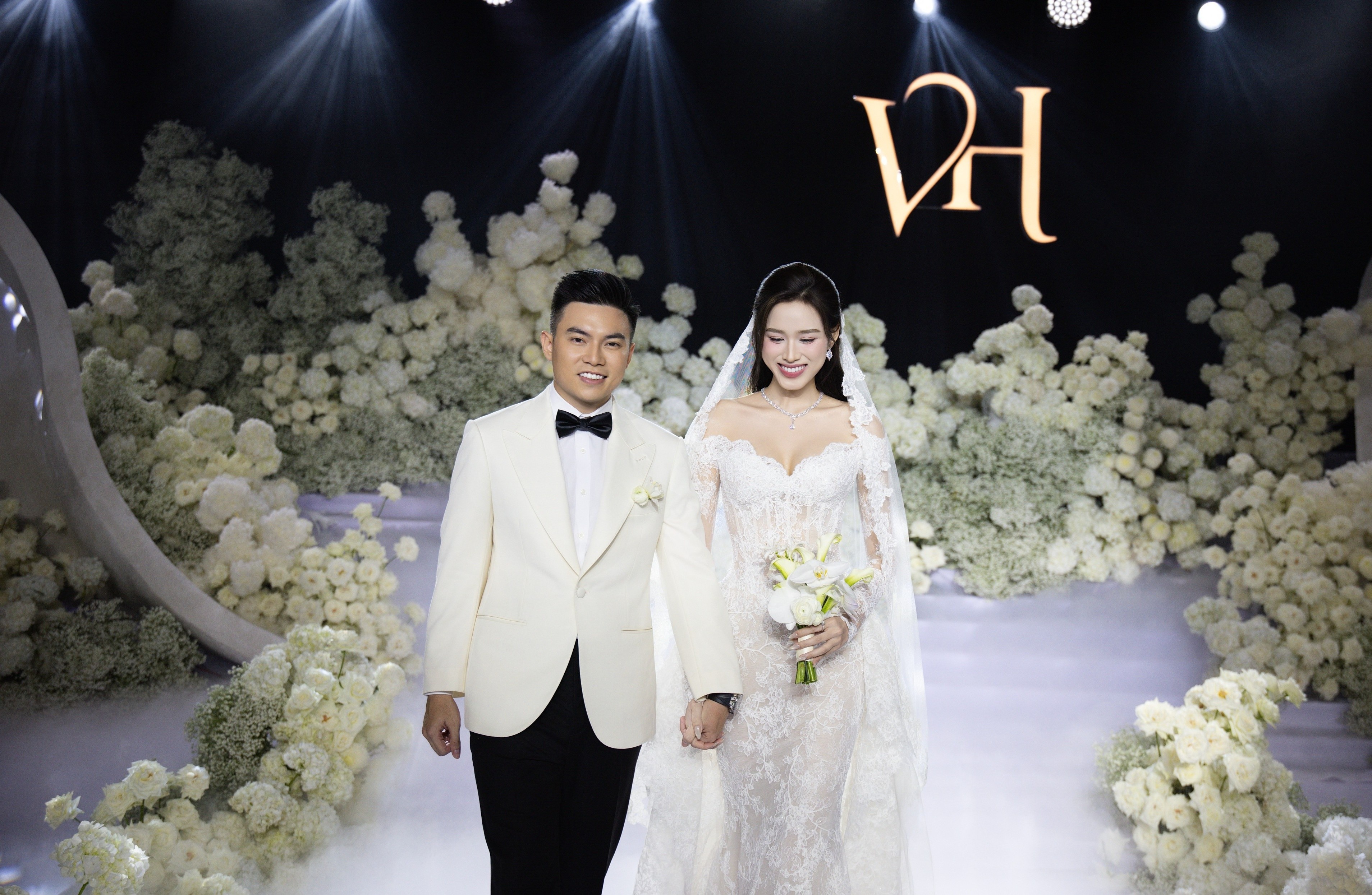 Tiệc cưới ở Hà Nội của Đỗ Thị Hà và Tổng giám đốc Tập đoàn Sơn Hải