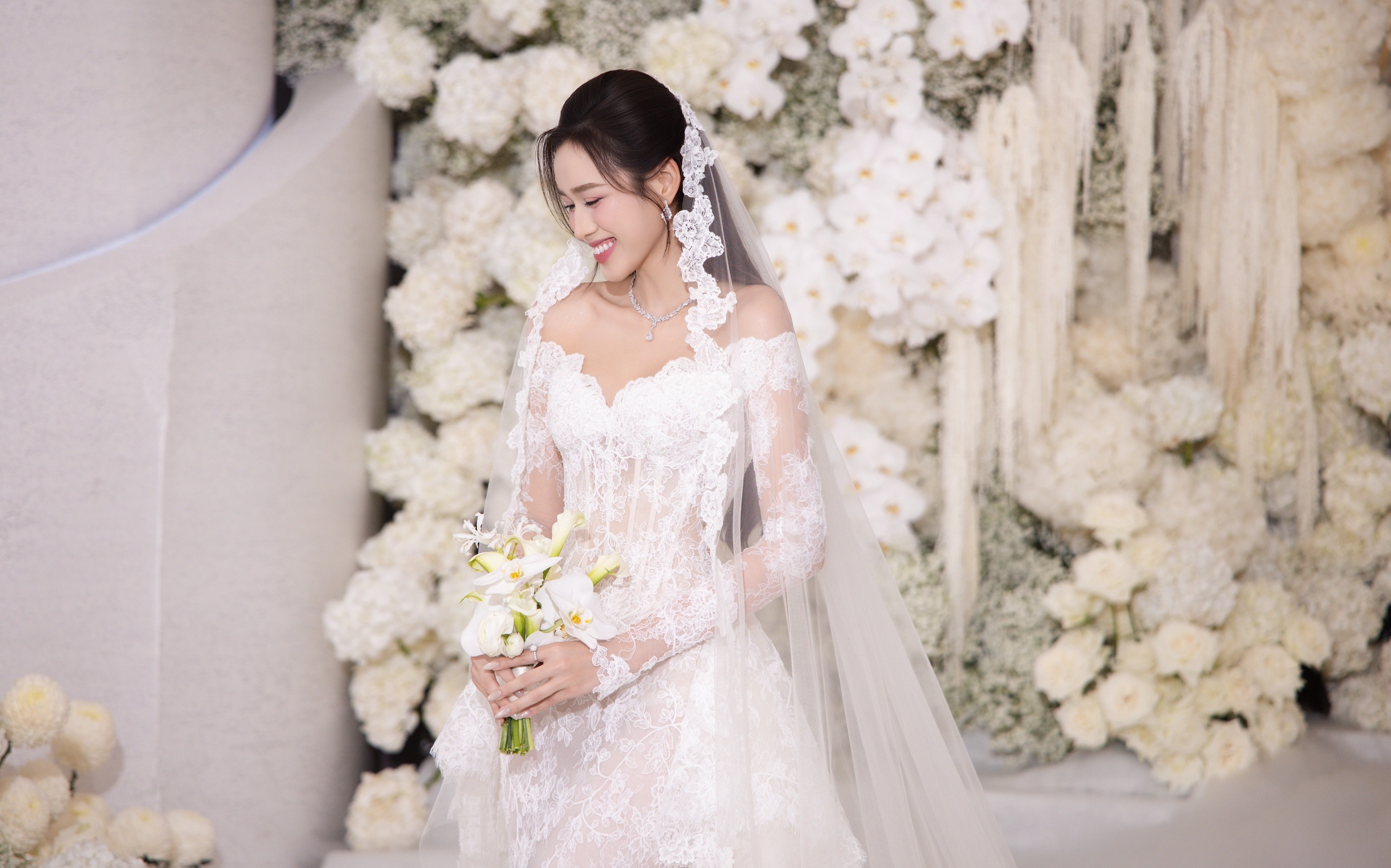Tiệc cưới ở Hà Nội của Đỗ Thị Hà và Tổng giám đốc Tập đoàn Sơn Hải