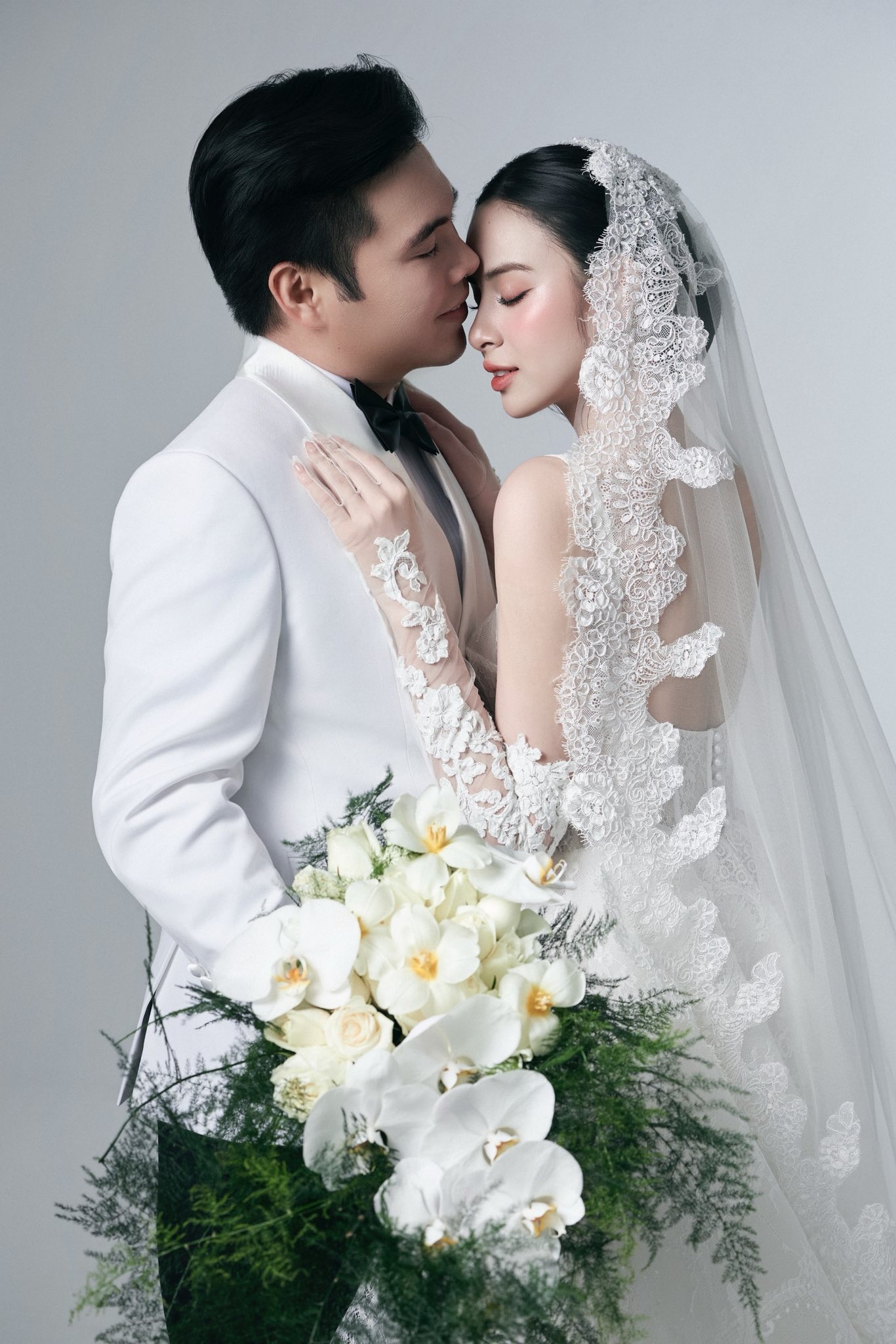 Hương Liên khoe ảnh cưới lãng mạn cùng chồng của Hương Liên