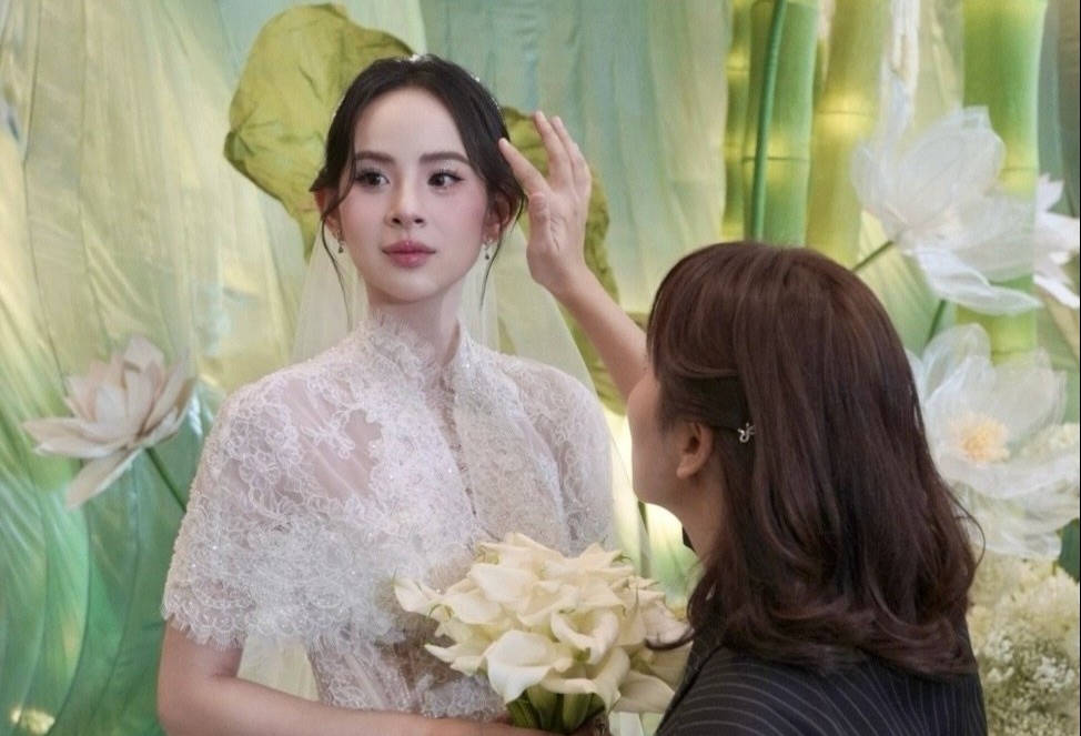 Le cuoi cua Huong Lien co suoi vai nhan tao va 700 khach du hinh anh