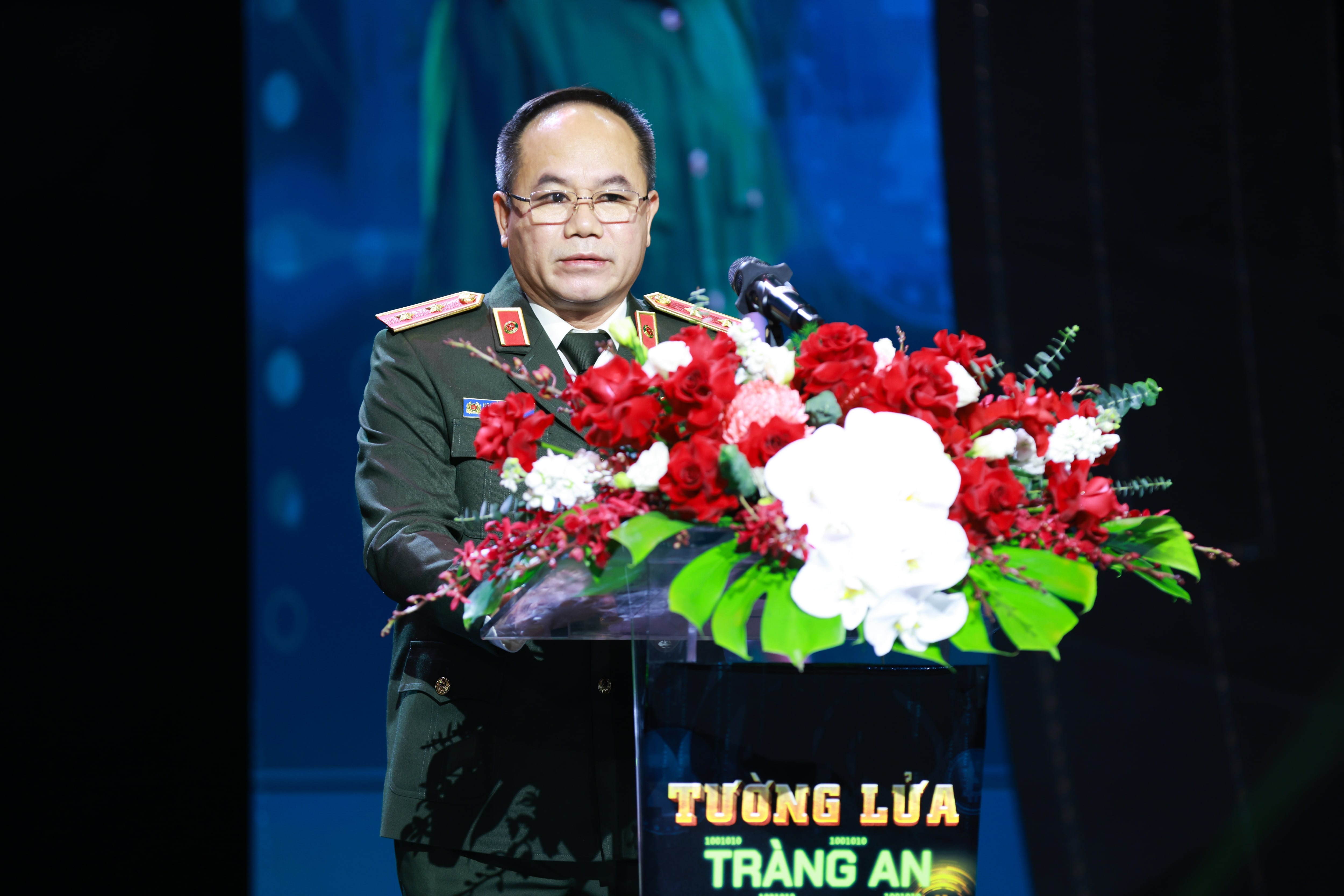 Trung tướng Nguyễn Thanh Tùng trong họp báo sáng 14/11. Ảnh: NSX.