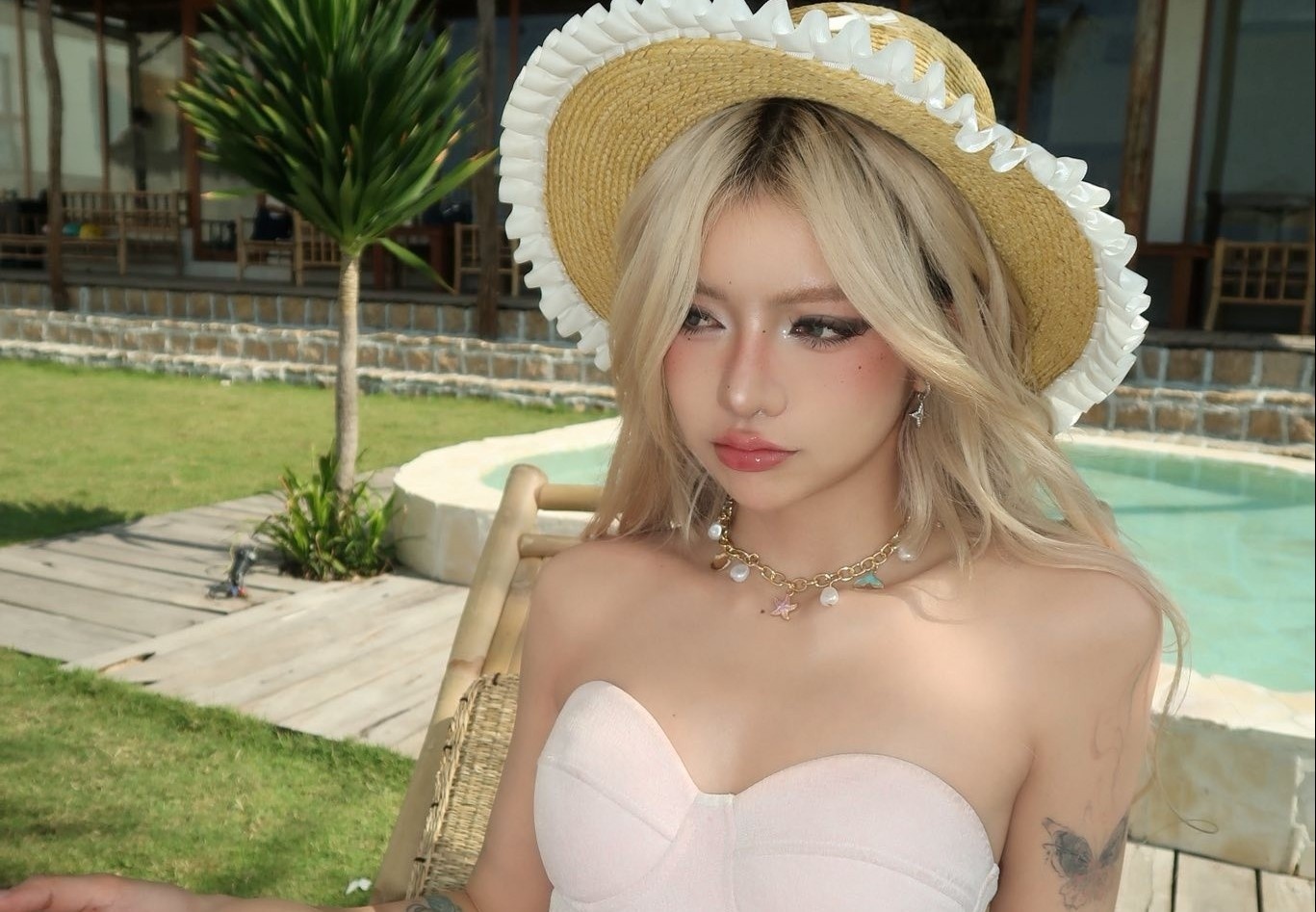 Voc dang ban gai tin don cua OgeNus hinh anh