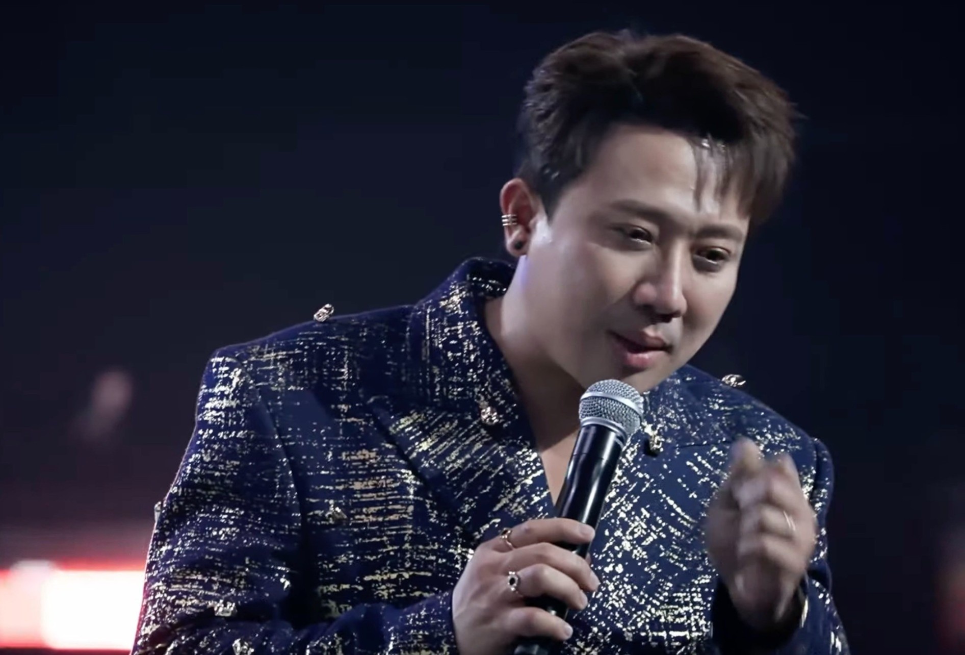 Vu Cat Tuong lam Tran Thanh khoc hinh anh