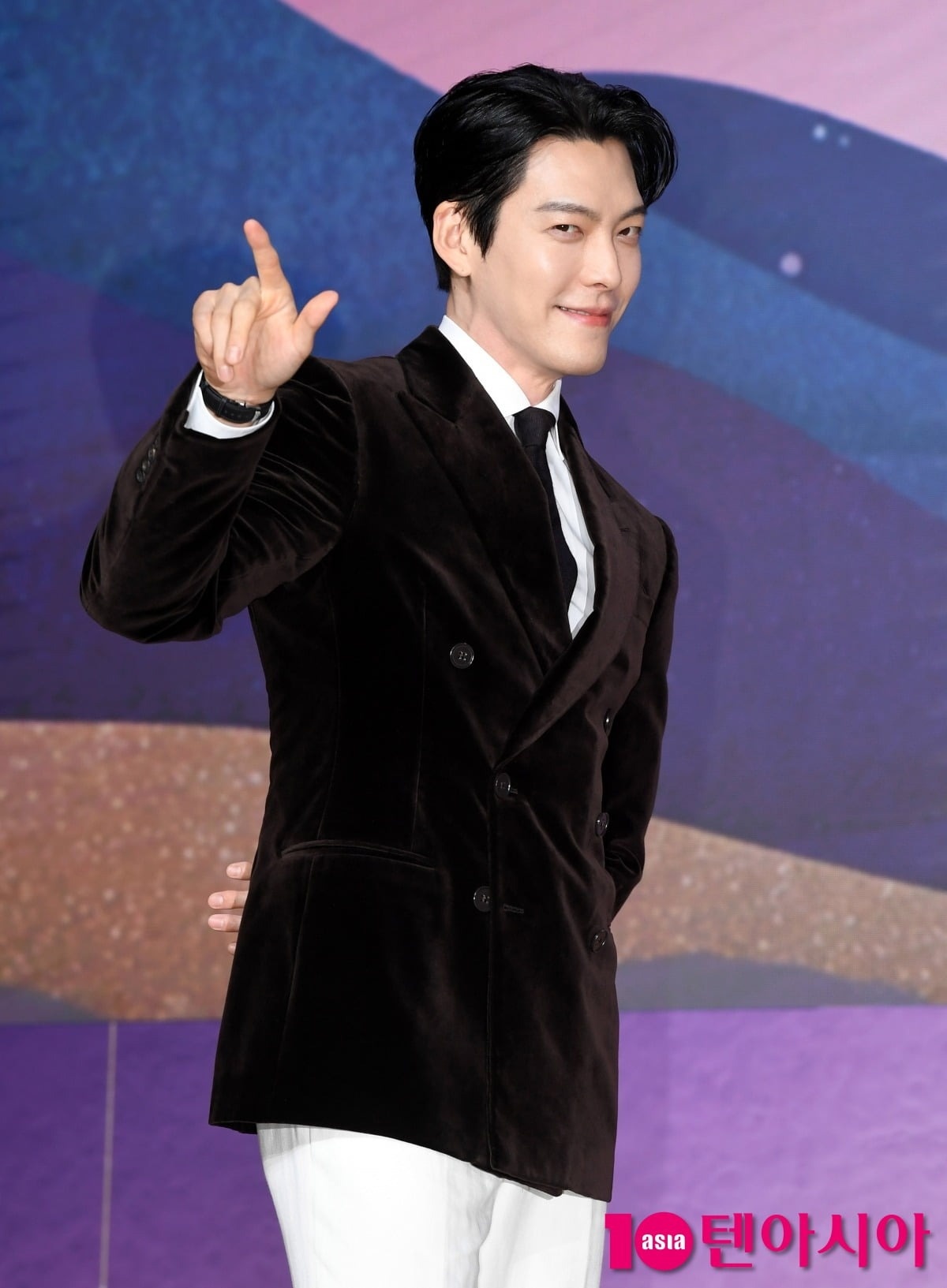 Kim_Woo_Bin_cuoi_2.jpg