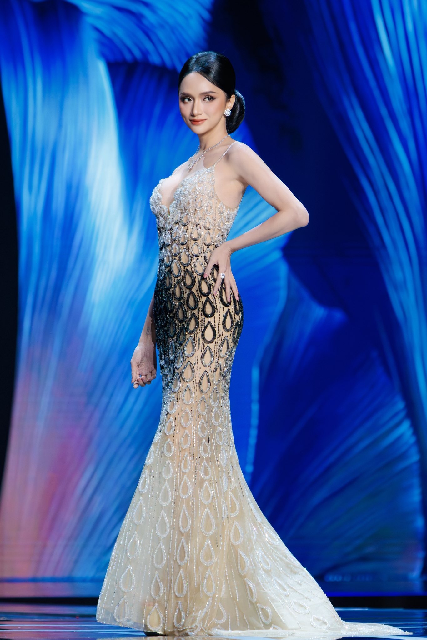 Hương Giang ở Miss Universe 2025 trượt top 30 gây tiếc nuối