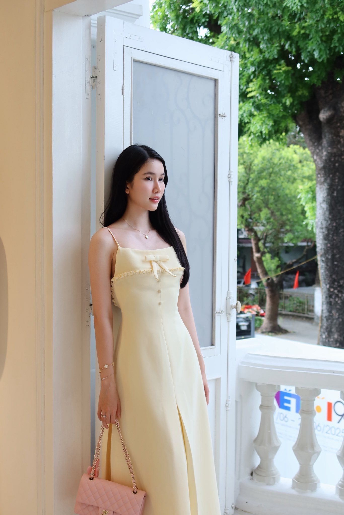 A_hau_Phuong_Anh_roi_Sen_Vang_12.jpg