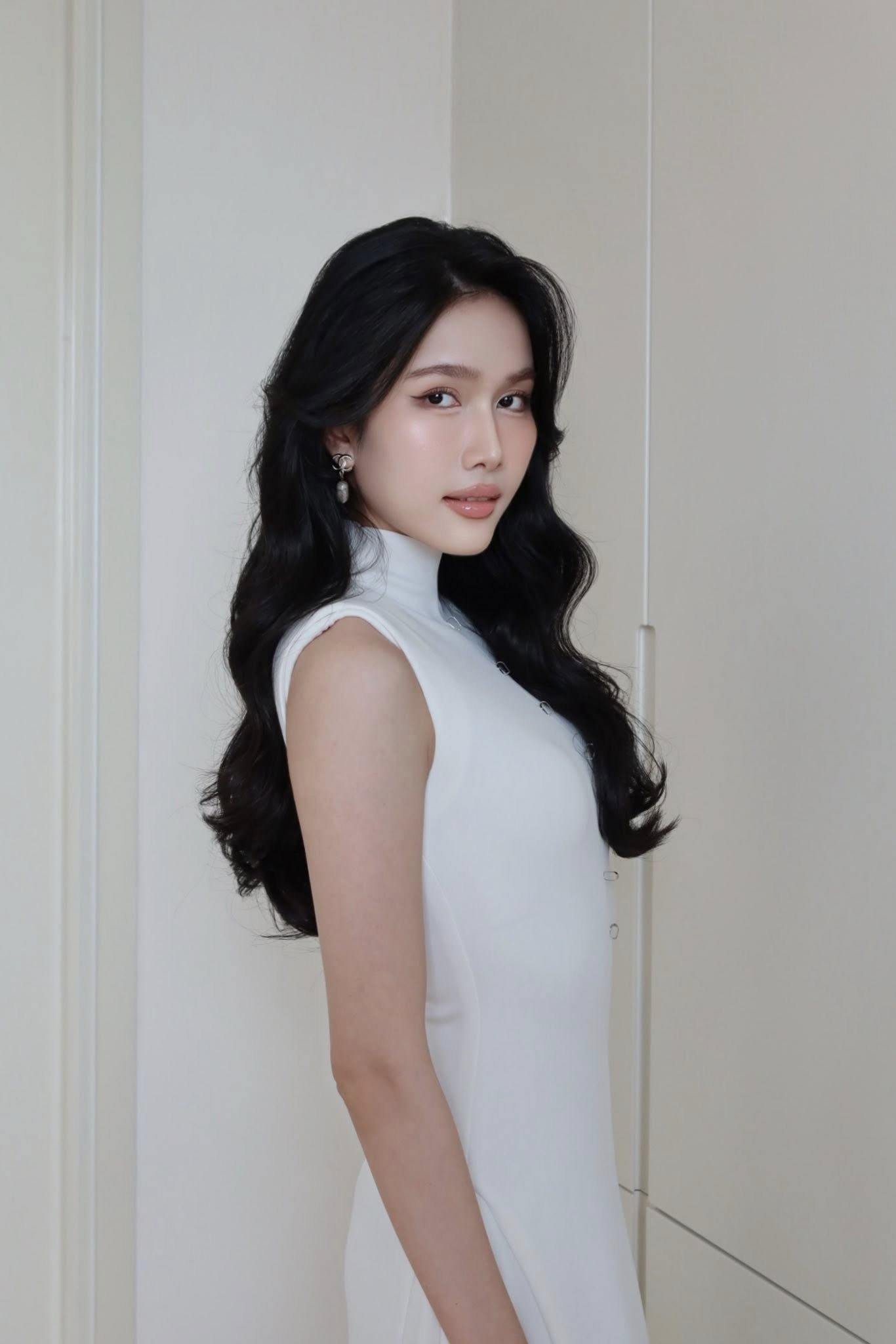 A_hau_Phuong_Anh_roi_Sen_Vang_13.jpg