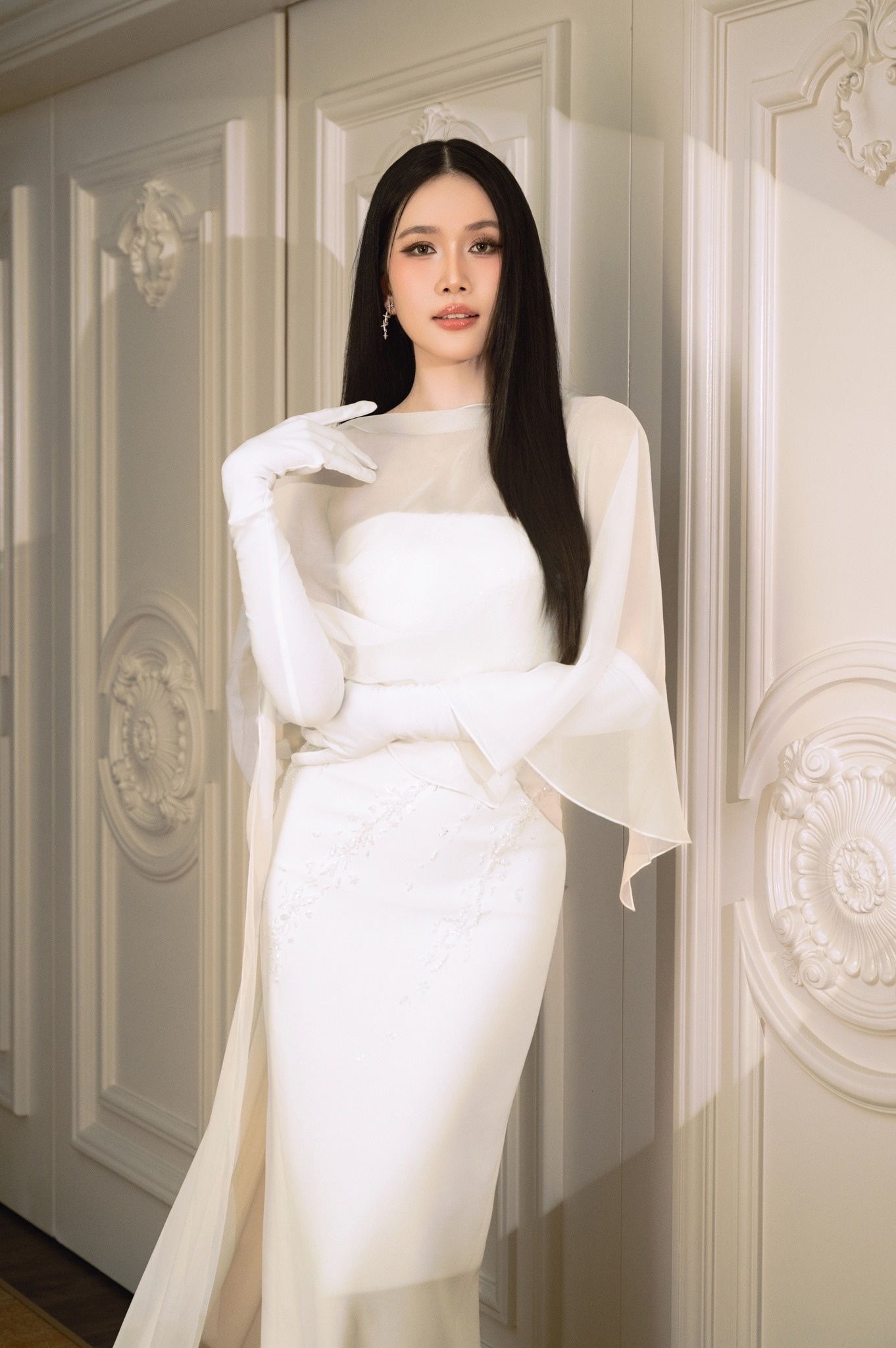 A_hau_Phuong_Anh_roi_Sen_Vang_3.jpg