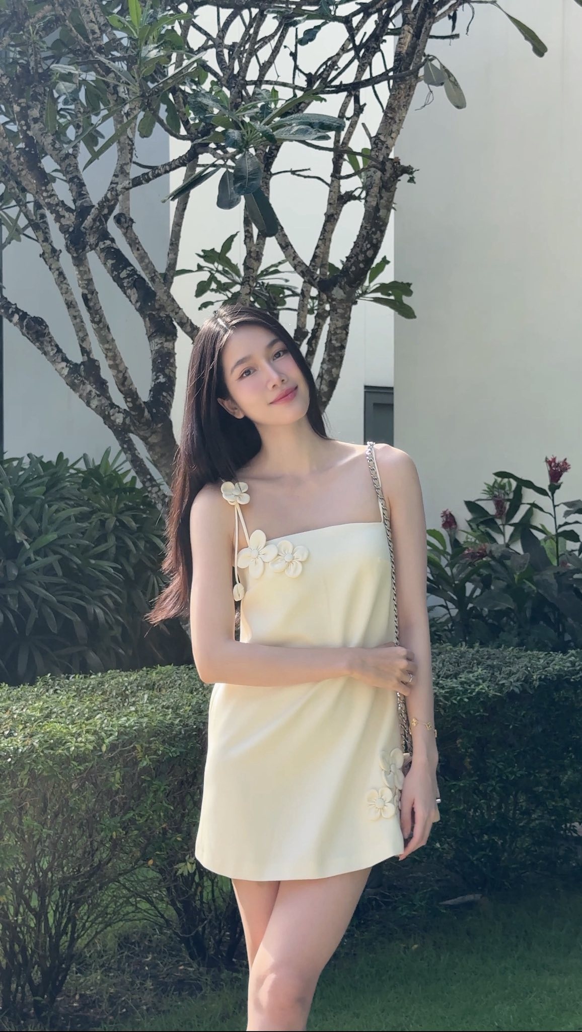 A_hau_Phuong_Anh_roi_Sen_Vang_9.jpg