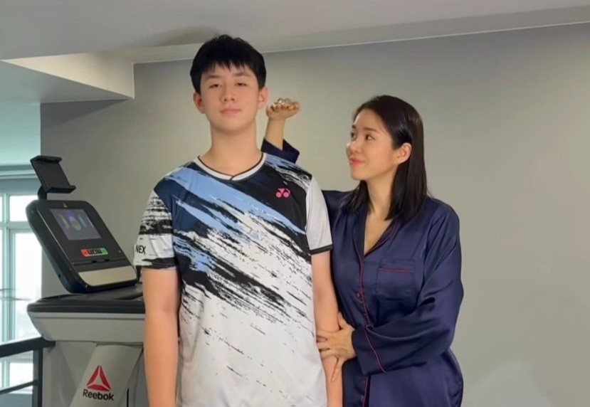 Con trai Le Phuong 14 tuoi, cao hon 1,8 m hinh anh