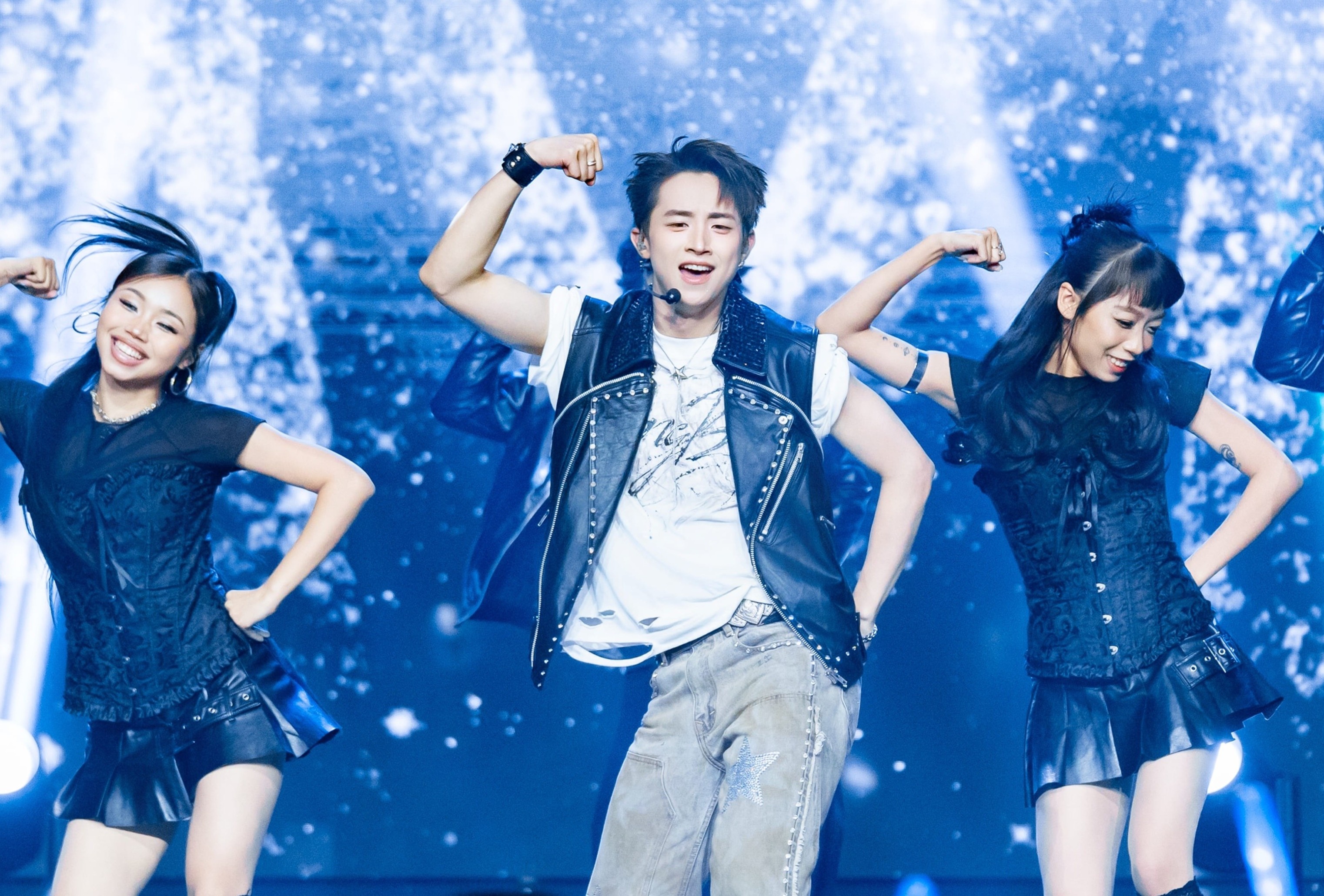 Nhieu anh trai gay that vong hinh anh