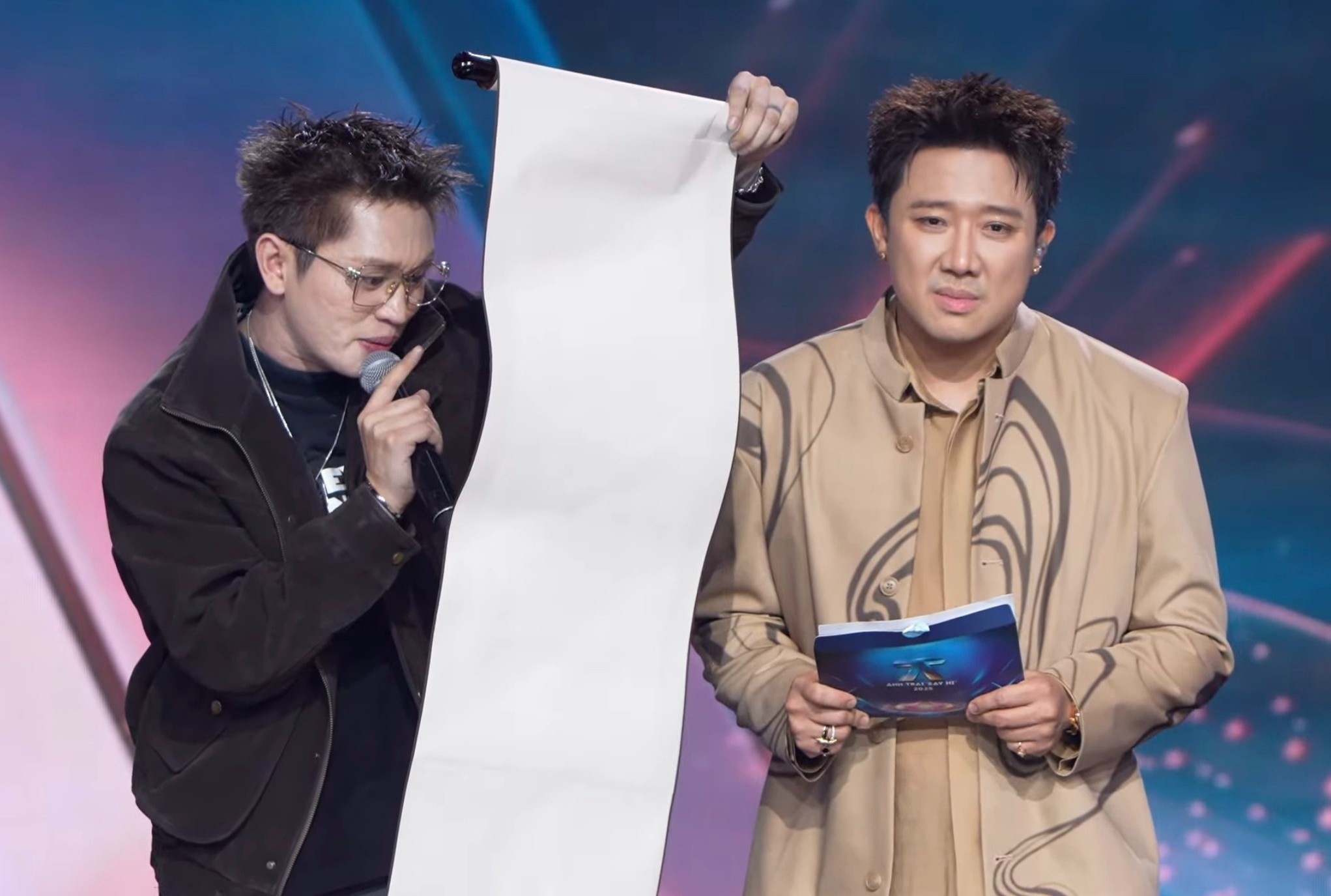 Hanh dong ky quac cua B Ray gay tranh luan hinh anh