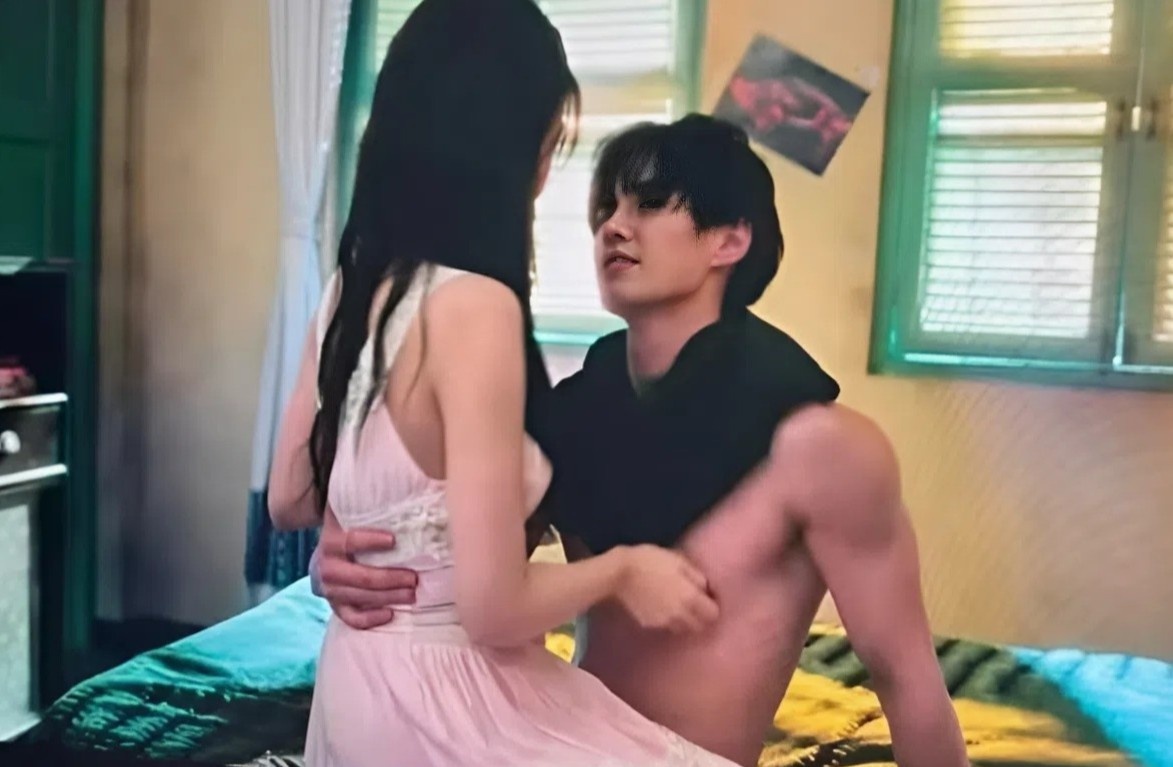 Ngu Thu Han giua luc bi chi trich dong phim dung tuc hinh anh