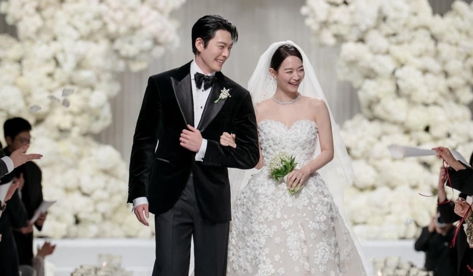 Thuc don tiec cuoi cua Shin Min Ah, Kim Woo Bin hinh anh