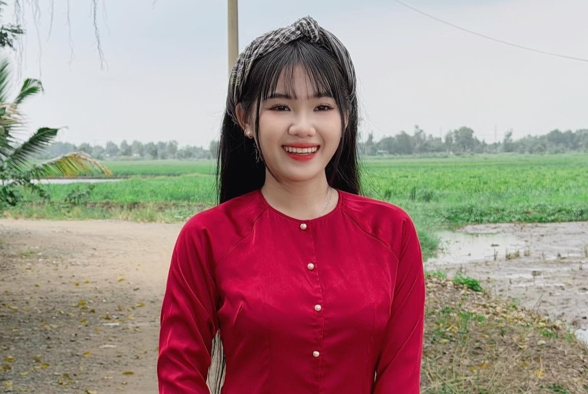 On ao Duong Ai Vy hat 'Ngay chung doi' hinh anh