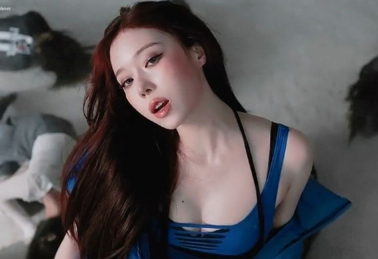 Nu ca si kho so vi tin hen ho 'nguoi dan ong quyen ru nhat the gioi' hinh anh