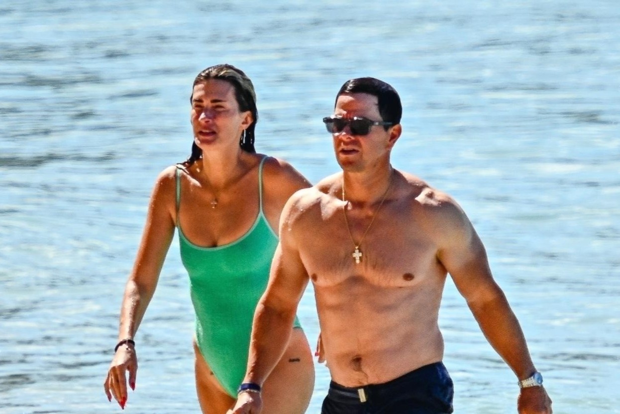 Ky nghi ben vo cua Mark Wahlberg hinh anh