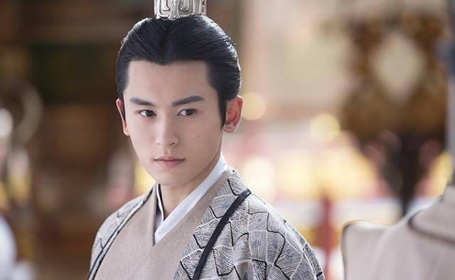 Guong mat dep nhat the gioi gay tranh cai hinh anh