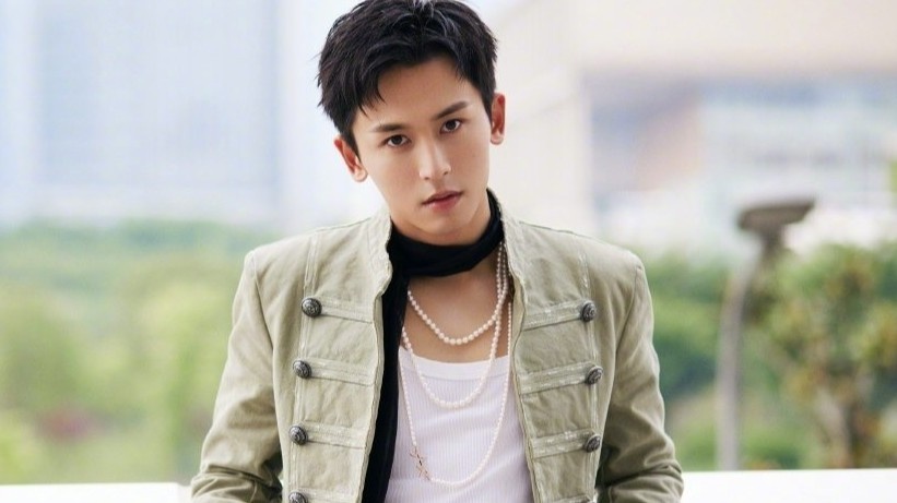 Guong mat dep nhat the gioi gay tranh cai hinh anh