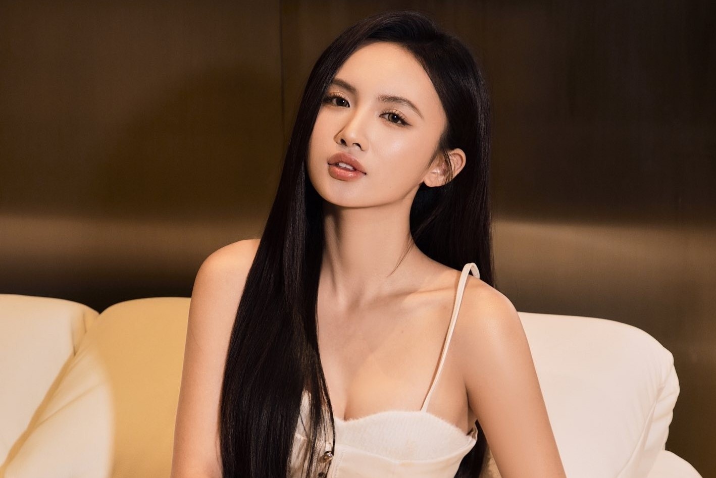 Con gai Tu Dua gay tranh cai hinh anh