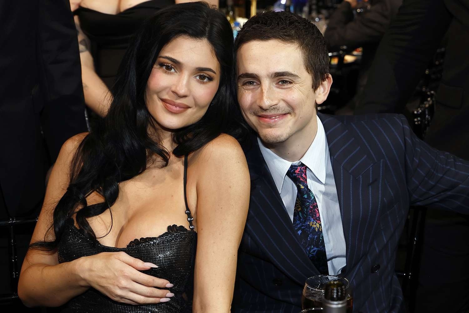 Kylie Jenner va ban trai man nong hinh anh