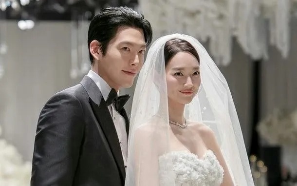 So tien mot ca si mung cuoi Kim Woo Bin, Shin Min Ah hinh anh