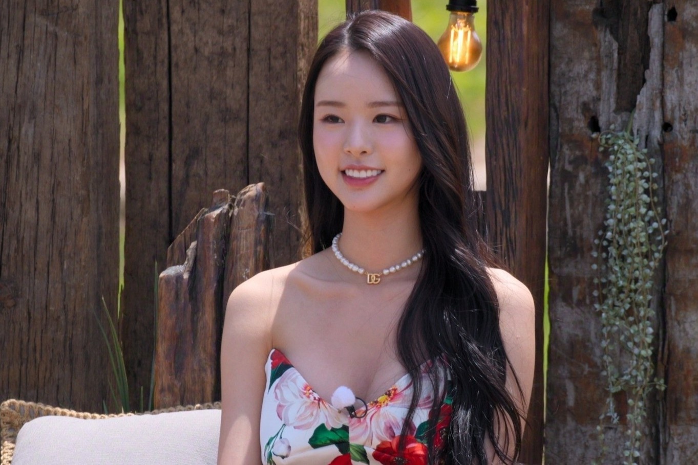 Nang hau 'dang thuong' nhat Dia nguc doc than hinh anh