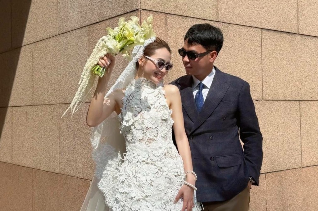 Pham Duc Huy va MC Mu Tat chup anh cuoi hinh anh