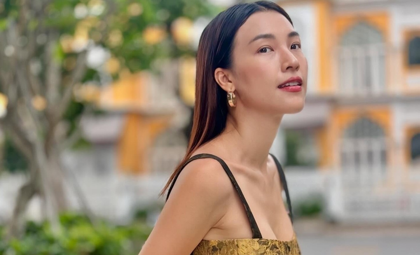 Hoang Oanh giua tin co ban trai hinh anh