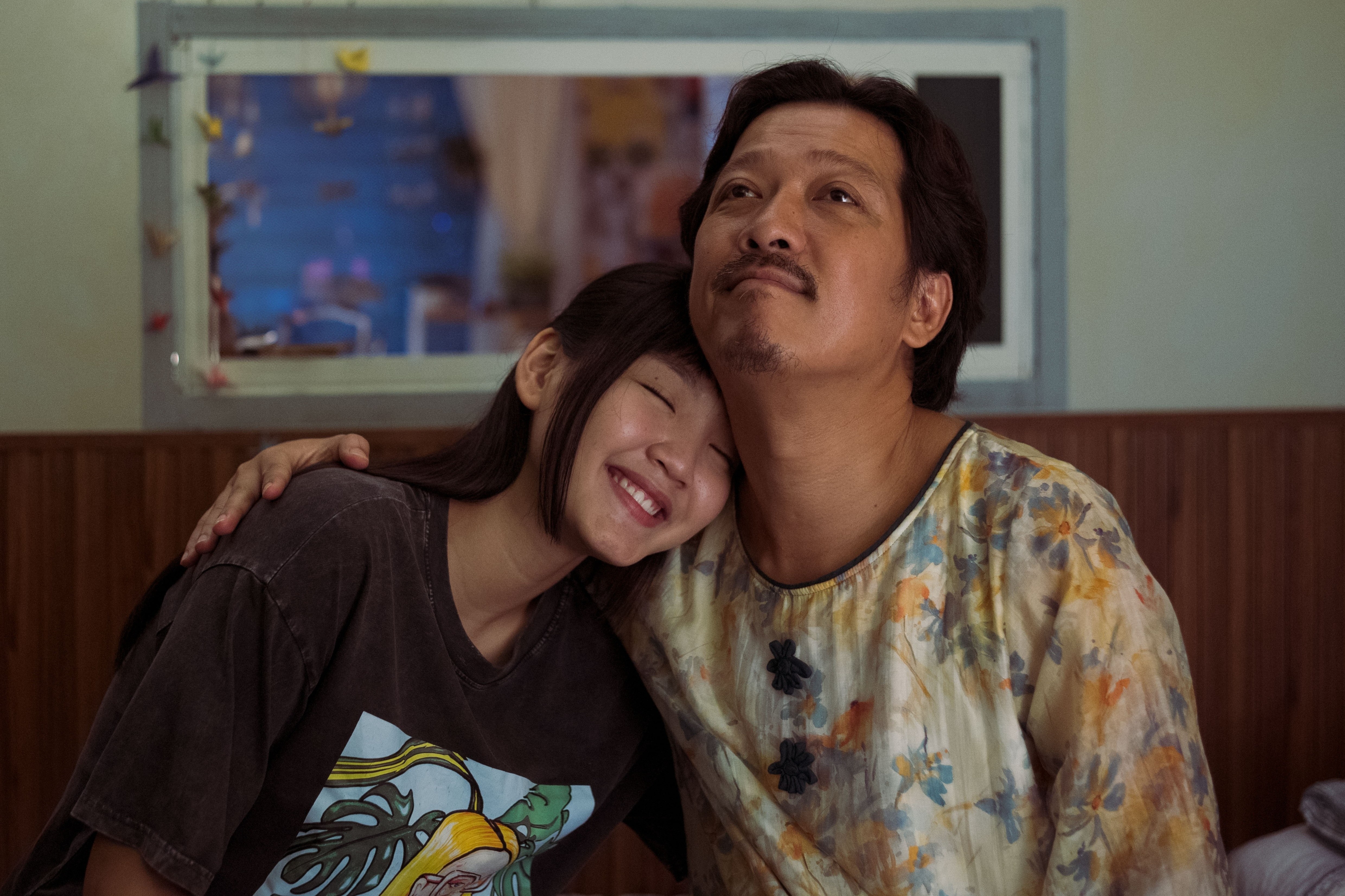 Truong Giang tro lai ngoan muc voi 'Nha ba toi mot phong' hinh anh