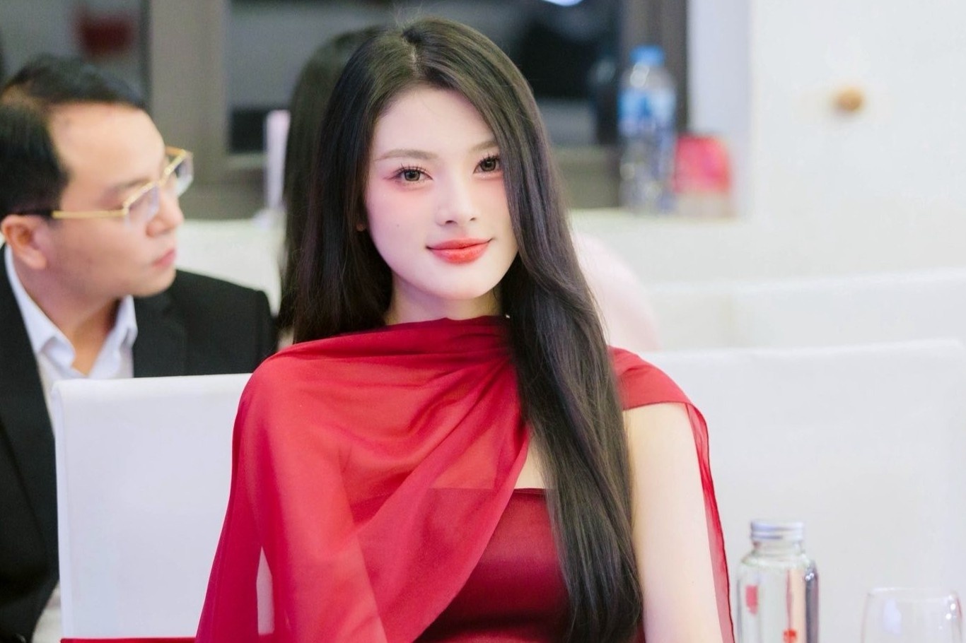 Nhan sac hoa khoi vuong tin hen ho Thanh Son hinh anh