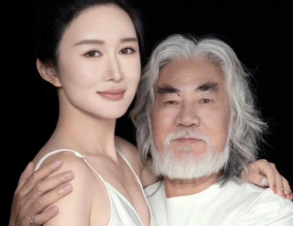 Anh Truong Ky Trung cung vo tre tai Da Nang hinh anh