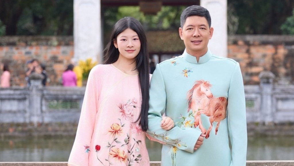 Con gai Binh Minh gay chu y hinh anh