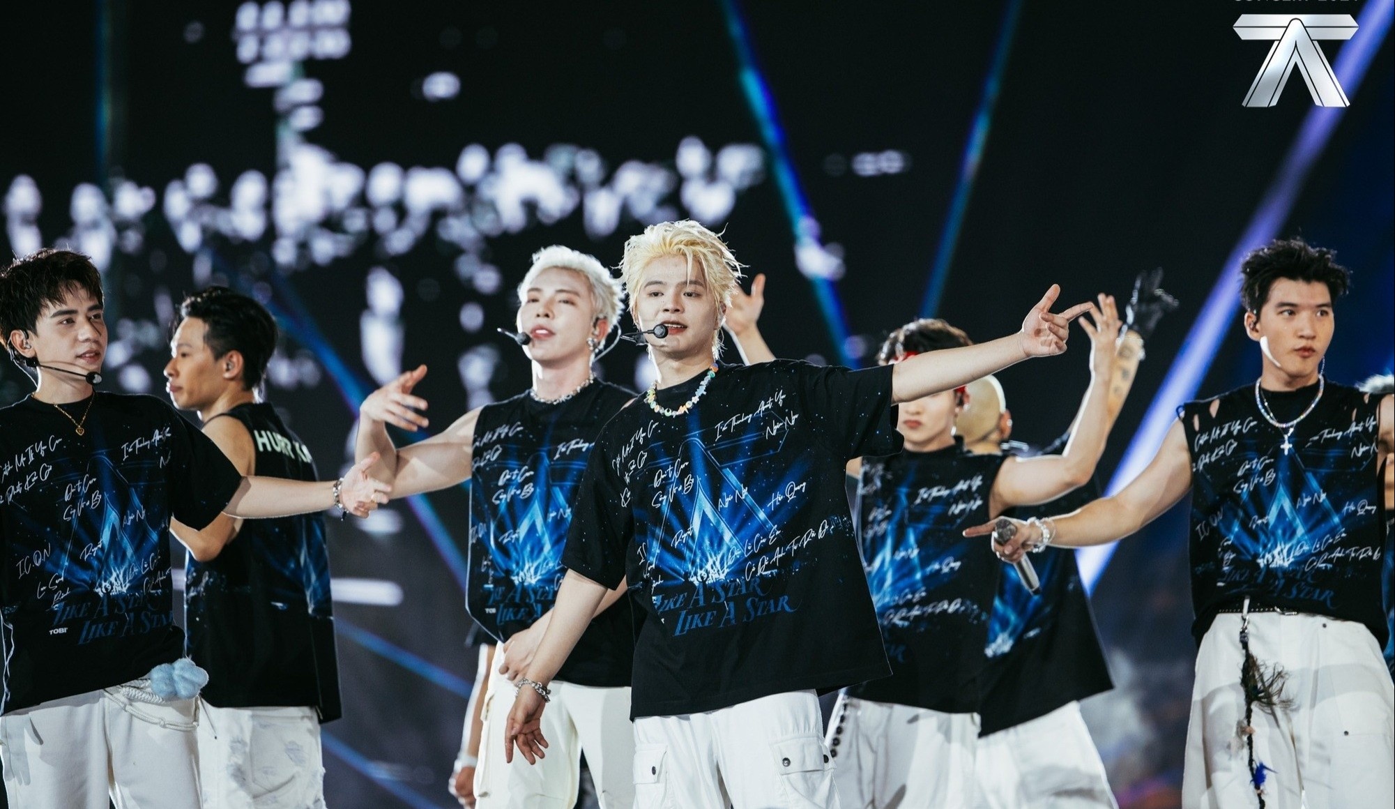 Anh trai &ldquo;say hi&rdquo; anh 1