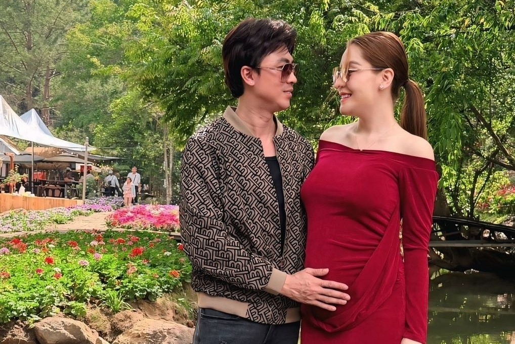 Ho Viet Trung cong khai ban gai hinh anh