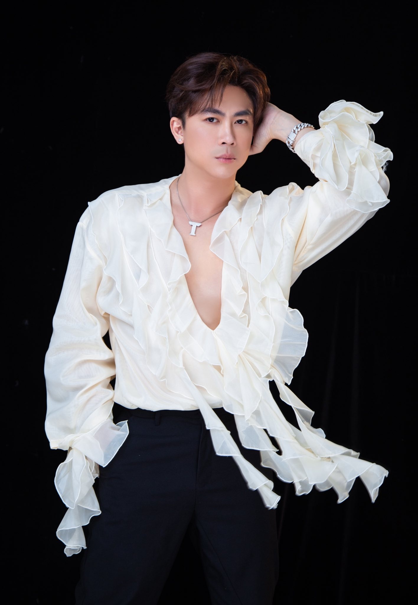 ho_viet_trung_w.jpg