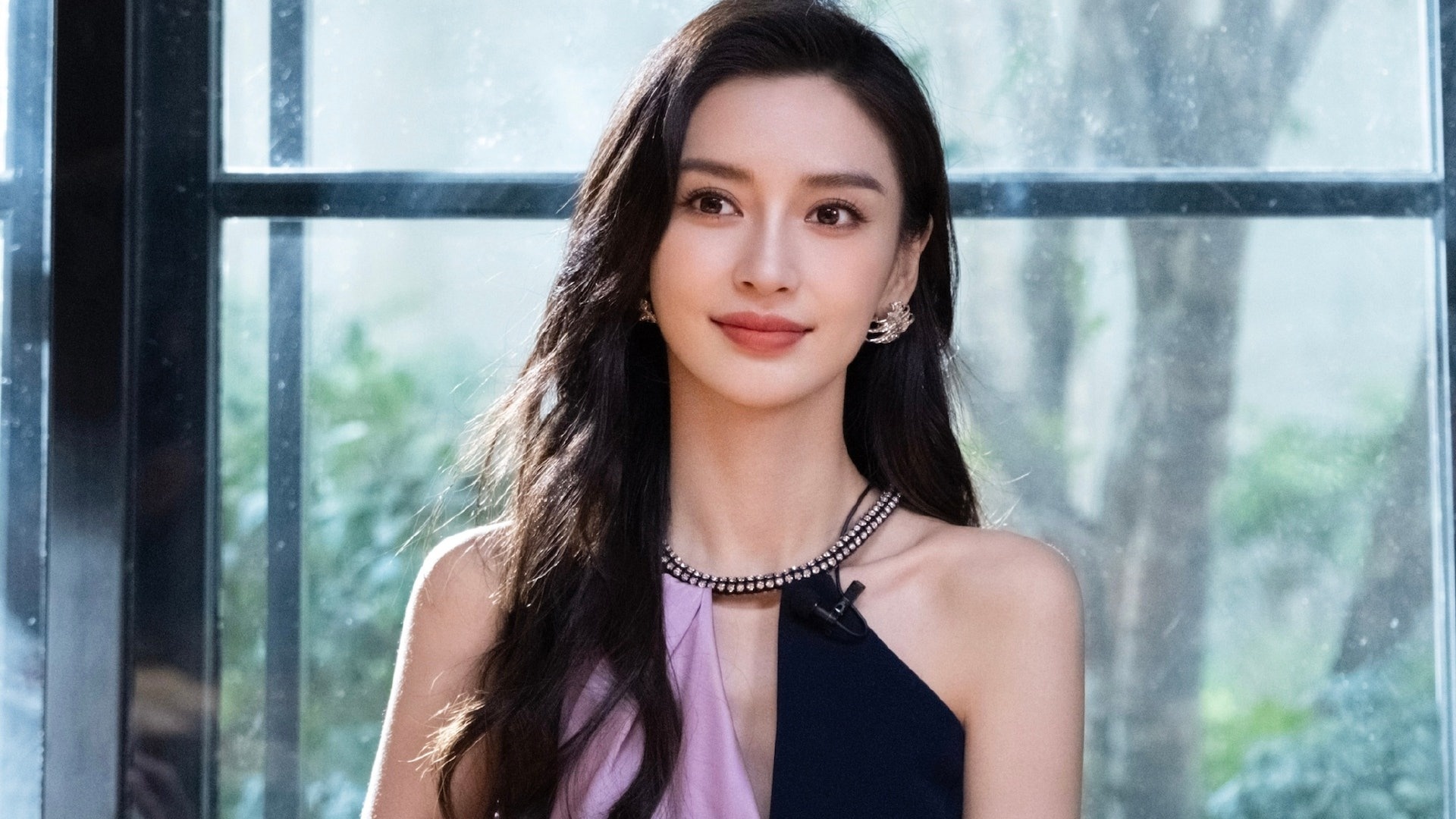 Angelababy hen ho ban trai kem tuoi hinh anh