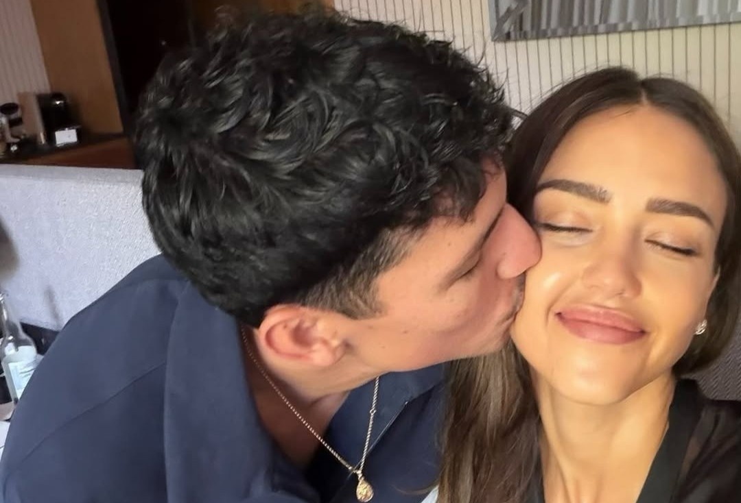 Jessica Alba khoe ban trai kem 11 tuoi hinh anh