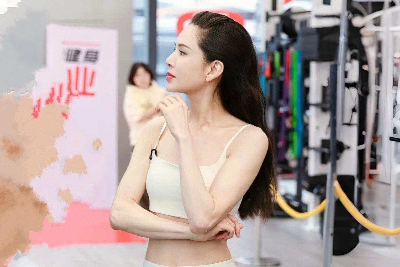 Ly Nhuoc Dong khoe eo thon hinh anh