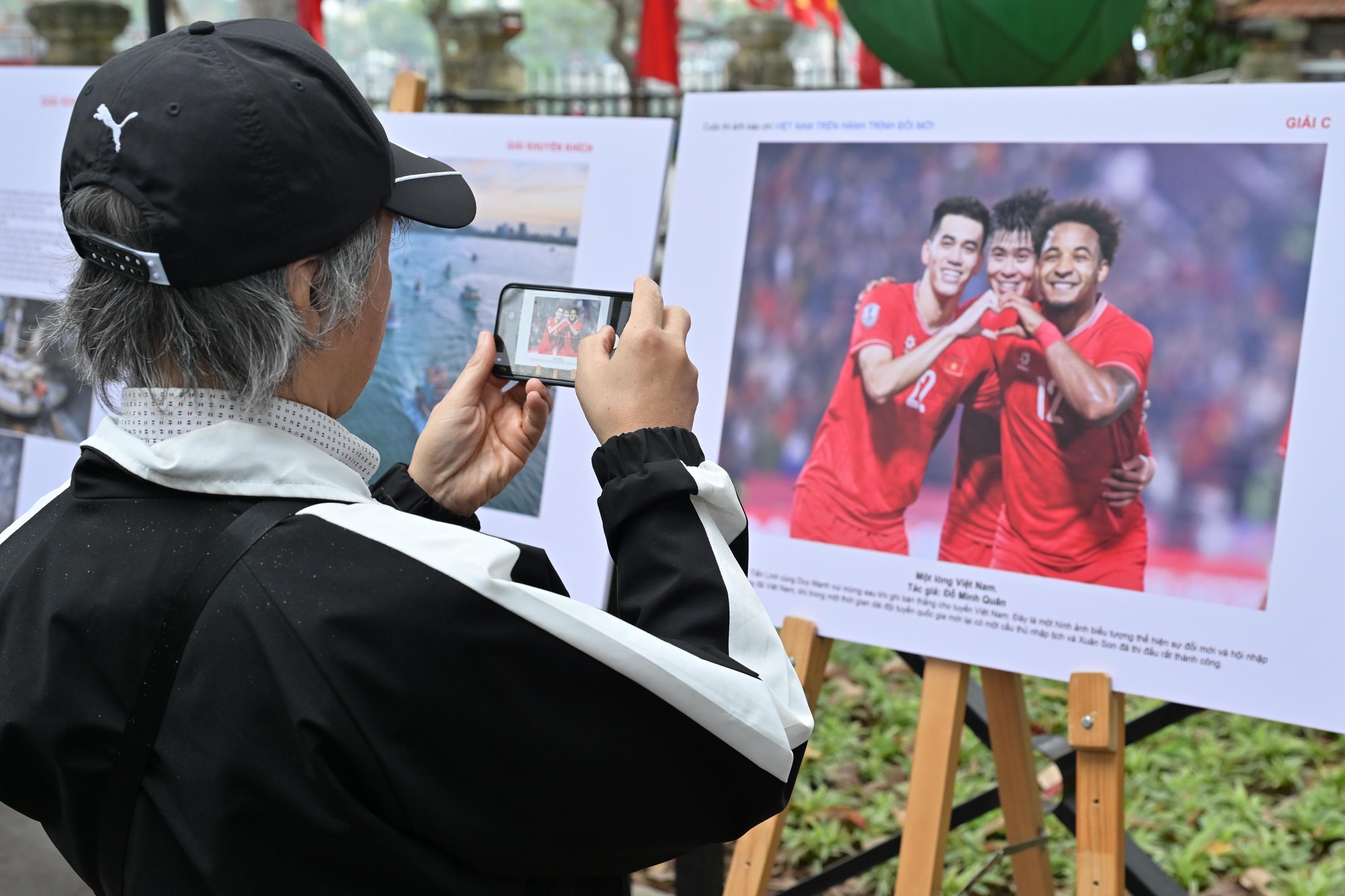 4.000 buc anh tai hien hanh trinh phat trien cua dat nuoc hinh anh